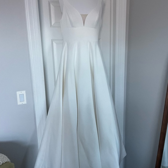 Justin Alexander Freeland Wedding Dress - Picture 3 of 11